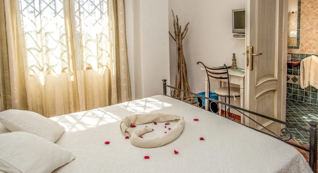 Dolce Luna Bed and Breakfast, Book Bed and Breakfast Hoteller i Emerald Coast med morgenmad, Morgenmad