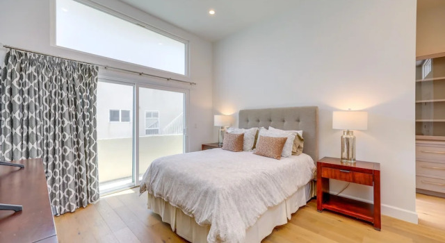 Sleek Oxnard Townhouse w/ Balconies: Walk to Beach