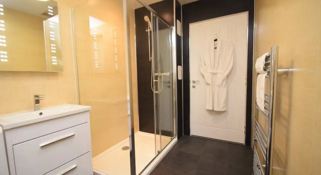 Апартаменты Rosedene Highland House - Emperor Studio Apartment 3