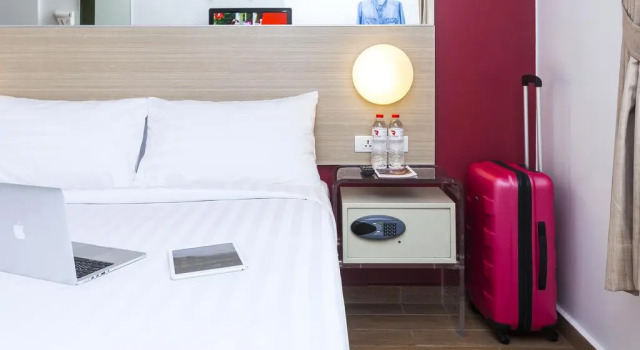 Standard Doppel Zimmer Monoloog Hotel Surabaya