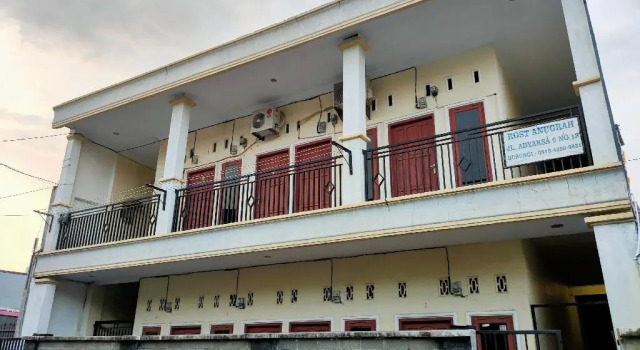 OYO 90117 Anugrah Homestay, Prenota Hotel Hotel a Sulawesi con parcheggio, Parcheggio