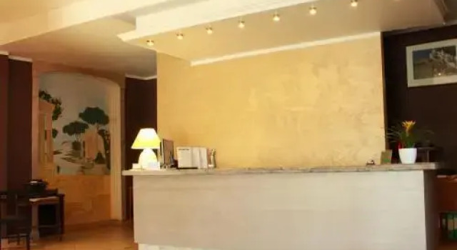 Emily Fiera, Réserver Hôtel Lainate Lombardie