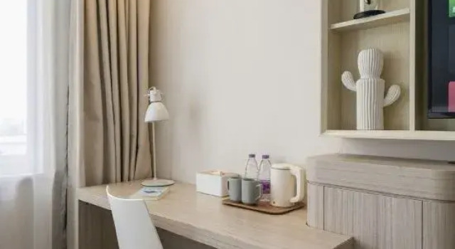 Кровать в общем номере (женский номер) Lechao Collection Hotel (Shanghai Bailian Central Zhenguang Road Subway Station)