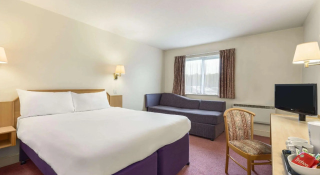 Трёхместный номер Standard Days Inn by Wyndham Chesterfield Tibshelf