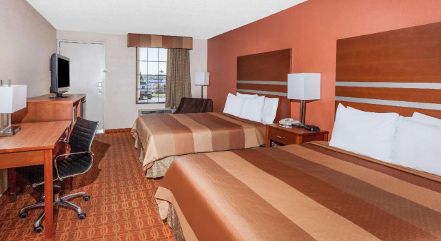 Четырёхместный номер Standard Days Inn by Wyndham Dalton