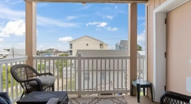 Sand Pebbles A17 - Relax And Unwind. Feel The Sun On Your Shoulders And The Ocean Breezes In Your Hair. 2 Bedroom Condo by RedAwning, Забронировать Отель Отели Уилмингтон с парковкой, Парковка