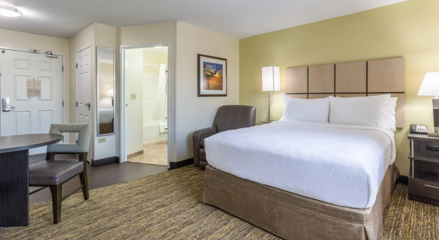 Двухместный люкс c 1 комнатой Candlewood Suites Aurora-Naperville by IHG