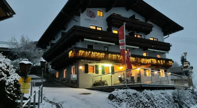 Hotel Wildrose, Rezerwuj Hotel Hotele w Salzburg z parkingiem, Parking
