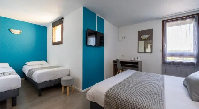 Четырёхместный семейный номер Standard c 1 комнатой The Originals City, Hôtel Mâcon Sud