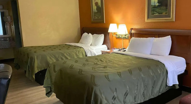 Четырёхместный номер Standard с видом на бассейн Ramada by Wyndham Rome - Verona