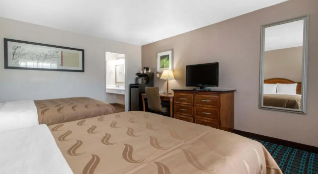 Четырёхместный номер Standard Ramada Bayside Inn & Suites Eureka