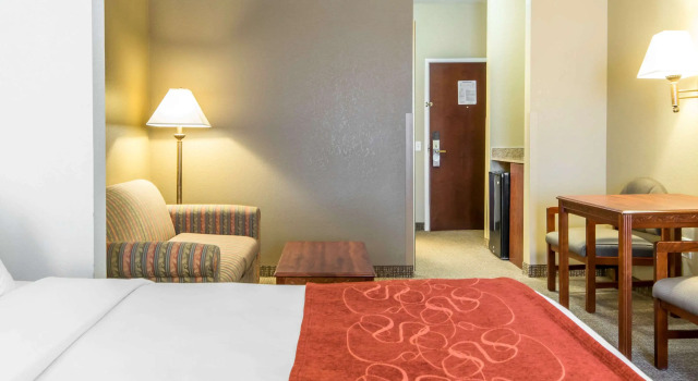 Четырёхместный люкс Comfort Suites Owensboro South