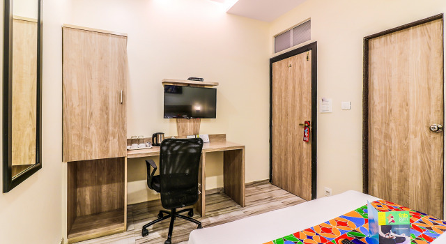 Номер Deluxe FabHotel Aksa International