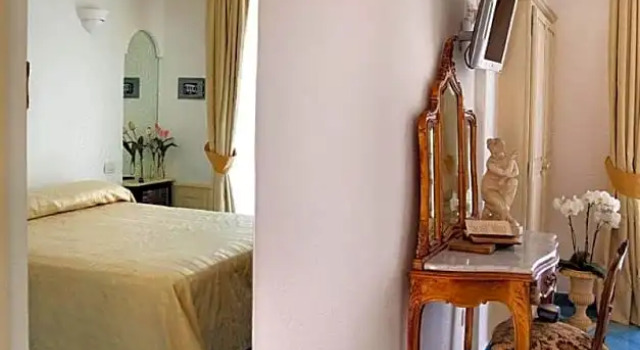 Komfort Dreier Zimmer mit Meerblick Hotel Bussola