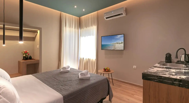 Люкс Deluxe YaPe Coastal Suites at Alimos Beach