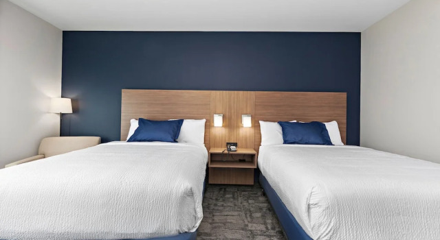 Четырёхместный номер Standard Holiday Inn Express Kansas City North - Parkville by IHG