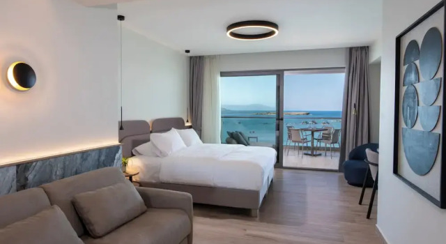 Номер Premium EdgeWater Beach Hotel