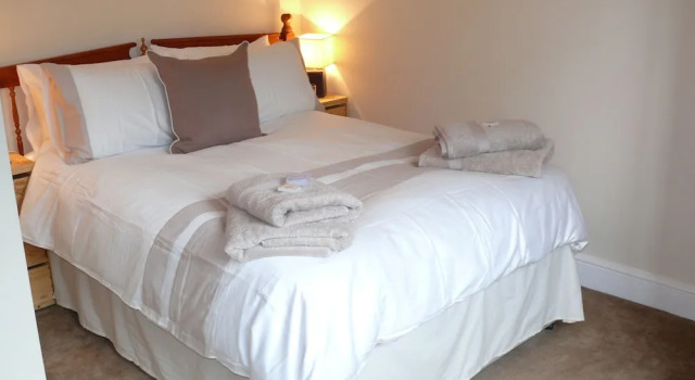 Spacious Homestay With Parking, Book Hotel Maidenhead Berkshire