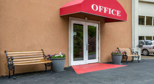 Econo Lodge Montpelier VT, Забронировать Отель Монтпилиер Central Vermont