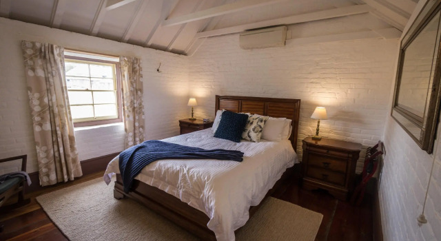 Люкс The Barracks, Tocal