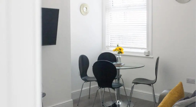 Boaler House, modern 4 Bed House with parking Sleeps 8