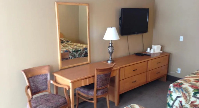 Четырёхместный номер Standard Travelodge by Wyndham Moose Jaw