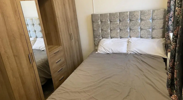 3 Bed House - Sleeps 5 - Parking - Wifi, Varaa Lomakoti Mökit kohteessa Merseyside, Mökki