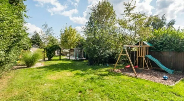 Коттедж South Coast New Forest Holiday Home-4 Bed-Sleeps 8-Spacious-Parking-EV Dock-Large Garden-Playground-Great for Families-Groups-Professionals