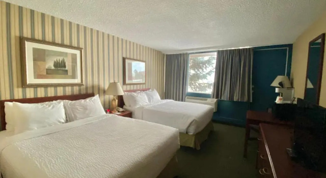 Четырёхместный люкс Ramada by Wyndham Whitecourt