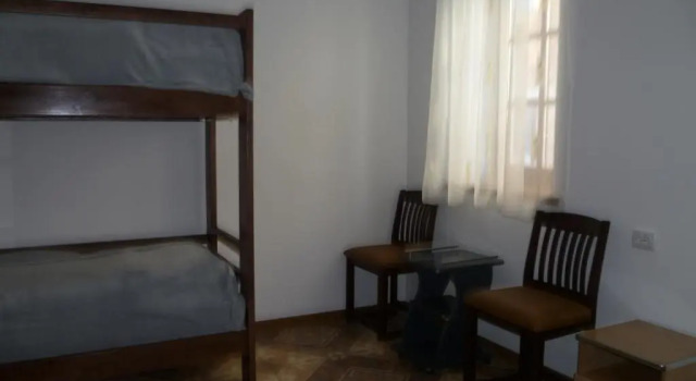 Кровать в общем номере Home Hotel