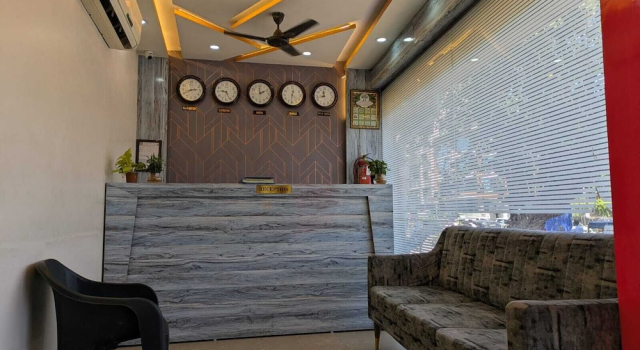 FabHotel Pride Suitz, Забронировать Отель Отели Мумбай с парковкой, рядом с Железнодорожная станция Локмая-Тилак-Терминус, Парковка