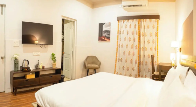 Firebrick Garnet House, Varaa Hotelli Gurgaon 