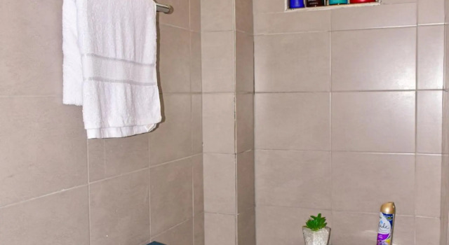 Ruby Modern Homes Studio Apt-Imara Daima Behind Imaara Mall-JKIA, Prenota Hotel Hotel a Nairobi con parcheggio, Parcheggio