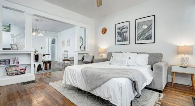 Spacious Duplex for 14 in Downtown, Prenota Casa vacanze Hotel a Indiana con parcheggio, Parcheggio