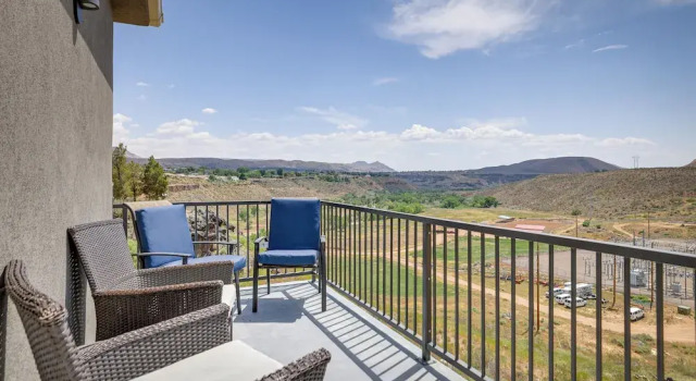 Toquerville Home w/ Mtn Views, Near State Parks!, Varaa Lomakoti Toquerville Utah