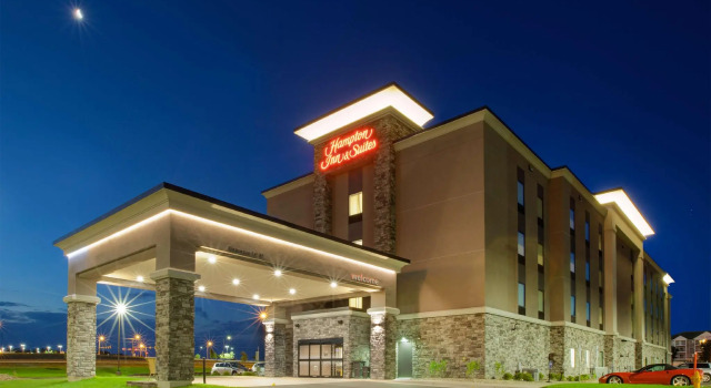 Кровать в общем номере Hampton Inn & Suites By Hilton, Southwest Sioux Falls