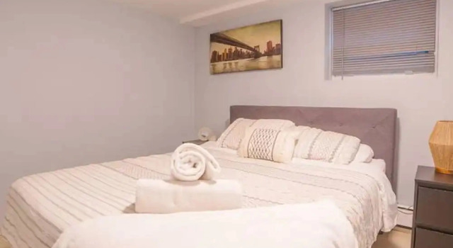 Коттедж Midway Airport 2 Bedroom With Full Kitchen