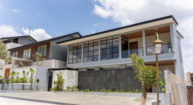 Diamond Hill 10 Br Heated Pool