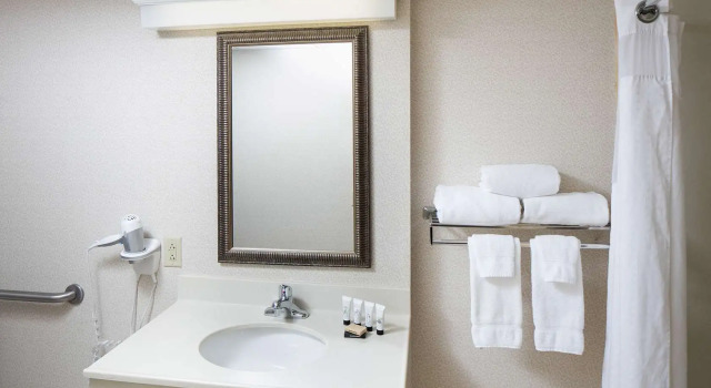 Четырёхместный номер Executive Red Lion Hotel Harrisburg Hershey
