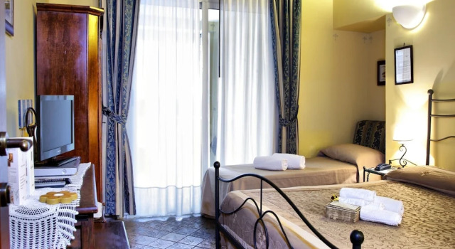 Double Triple Room in Naples City Center