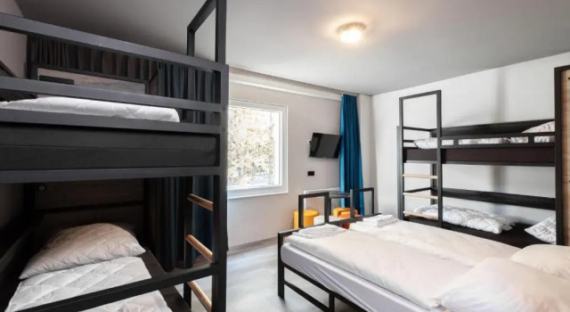Кровать в общем номере a&o Frankfurt Ostend
