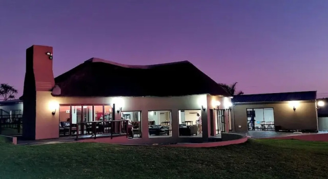 Umbono Private Game Lodge, Buchen Sie Ferienhaus Villen in Ostkap, Villa