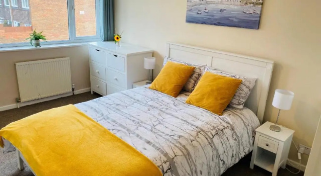 Коттедж Farnham 3 Bed House