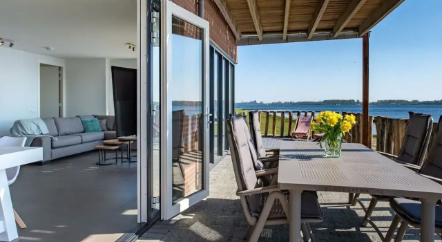 Апартаменты Comfort Exclusive Apartment on the Ground Floor Directly Located on the Water