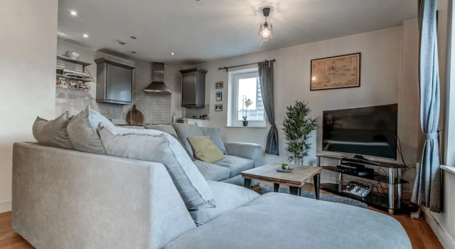Bright, Spacious 2BR Ancoats Apt for 4 W/balcony, Забронировать Отель Отели Англии 3 звезды, 3*