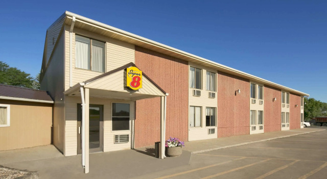 Super 8 by Wyndham Redfield, Book Hotel Redfield South Dakota