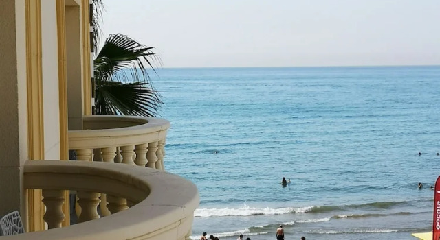 Номер Superior с балконом и с частичным видом на море URH Sitges Playa