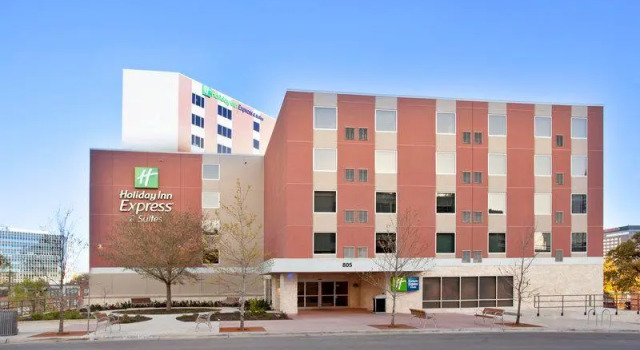 Кровать в общем номере Holiday Inn Express Hotel & Suites Austin Downtown - University by IHG