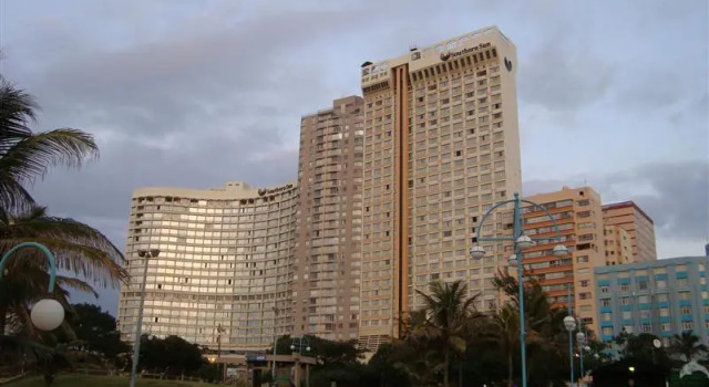 Southern Sun Northbeach Hotel, Забронировать Отель Отели Дурбана с завтраком, рядом с Международный конгресс-центр Дурбана, Завтраки