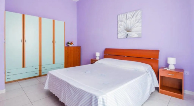 Lilla's house near the beach, parking & wifi, Забронировать Отель Отели Авола с парковкой, Парковка